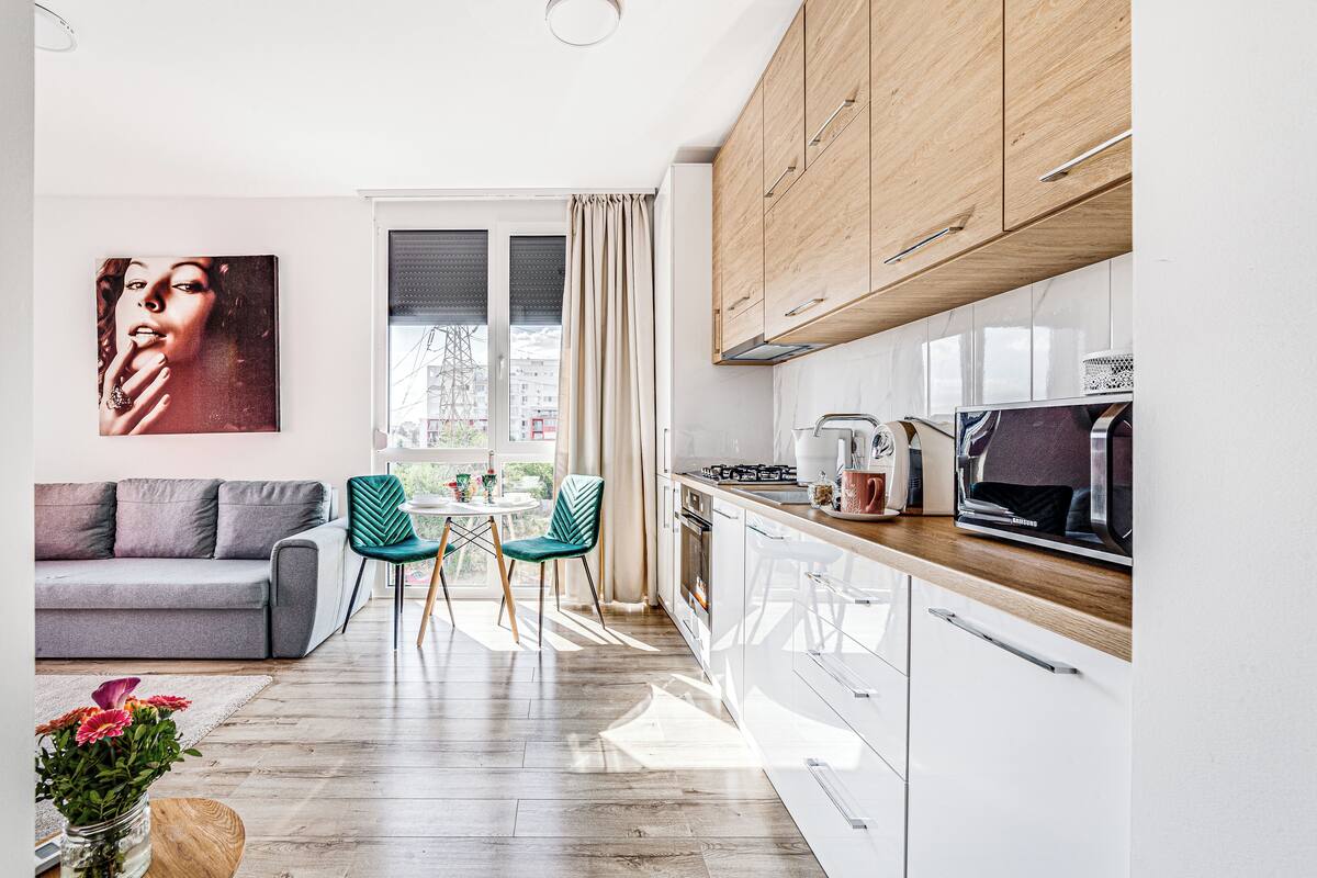 Apartamento, sacada, vista para o pátio | Área de estar