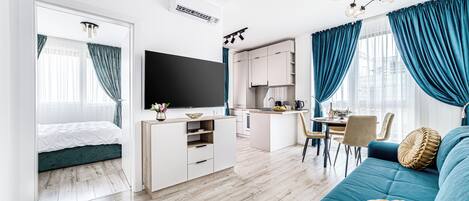 尊荣公寓, 1 间卧室, 阳台 | 起居区 | 40-厘米纯平电视(配备有线频道)