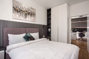 Deluxe Διαμέρισμα, 2 Υπνοδωμάτια, Μπαλκόνι | Χώρος εργασίας για λάπτοπ, σίδερο/σιδερώστρα