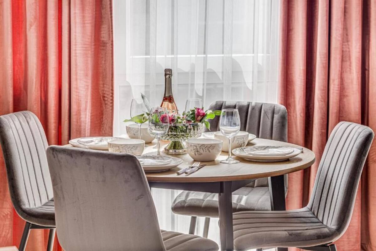 Premier Apartment, 1 Bedroom, Balcony | Laptop workspace, iron/ironing board, free WiFi