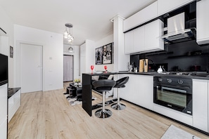 Apartment, 1 Bedroom, Balcony | Private kitchen | Full-size fridge, microwave, oven, stovetop - ARI - AFI Mall Luxurious Apartments (Arad)