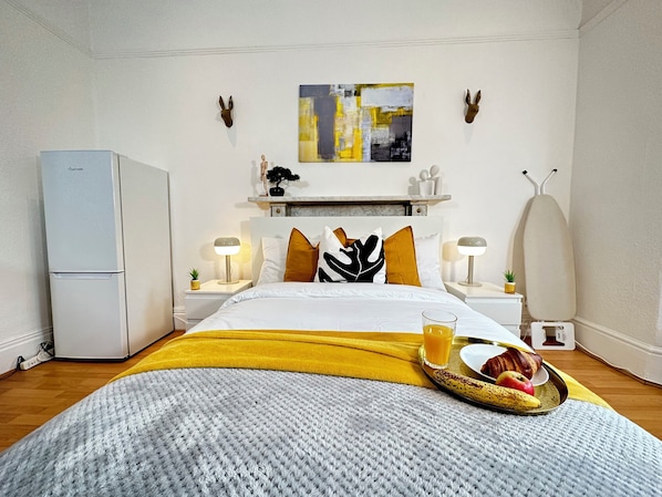 1 habitación, escritorio, tabla de planchar con plancha y wifi gratis 