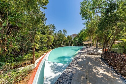 Cozy 2-bedroom condo in soothing Akumal with AC