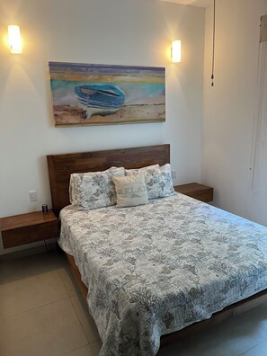 2 bedrooms, iron/ironing board, internet, bed sheets