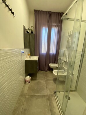 Hair dryer, bidet, towels, soap - 5 minutes from Bologna Fair, quiet apartment with attention to detail (Bologna)