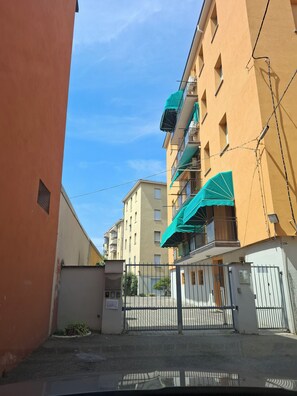 Exterior - 5 minutes from Bologna Fair, quiet apartment with attention to detail (Bologna)