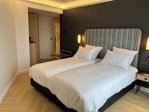 高級雙人或雙床房, 城市景 | 特厚豪華床墊、迷你吧、房內夾萬、隔音