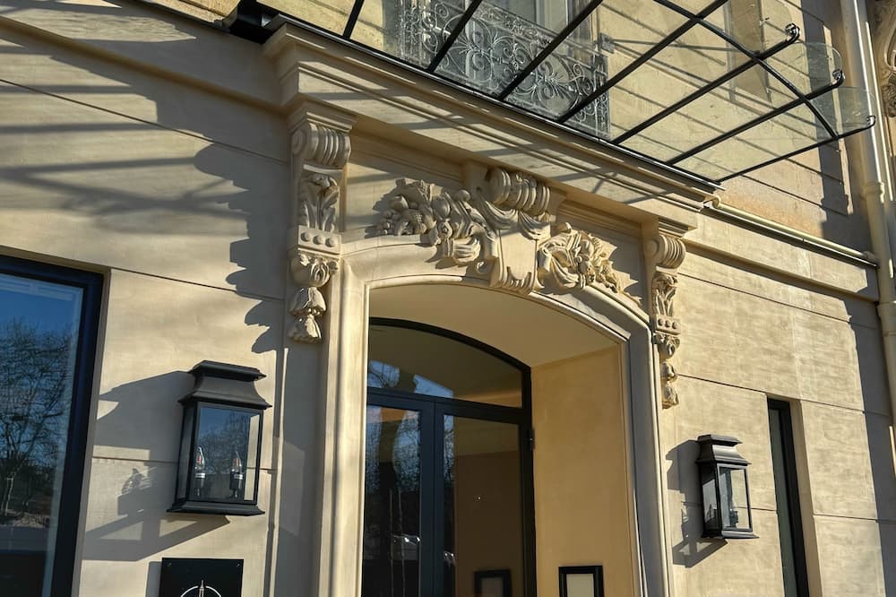 Eiffel Yard Hotel