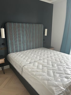 Habitación doble estándar, vista a la ciudad | Caja de seguridad en la habitación y insonorización