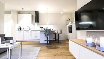 KĂŒhlschrank, Ofen, Herdplatte, GeschirrspĂŒler