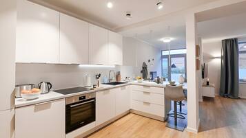 Kühlschrank, Ofen, Herdplatte, Geschirrspüler