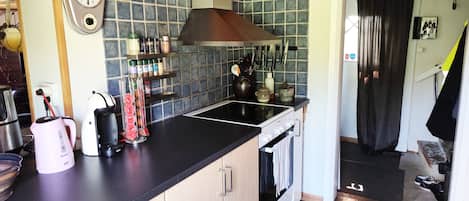 Refrigerador, microondas, horno y lavavajillas