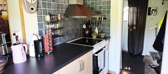 Charming red cottage in Väderstad – quiet country idyll near Tåkern | SE10024