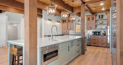 The Ranch at Bear Lake | 7BR Lodge w/ Hot Tub, Theater & Reserve Beach