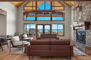 Televisor intel·ligent, llar de foc i videojocs