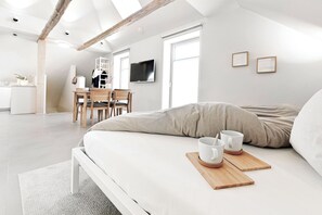 WiFi, bed sheets