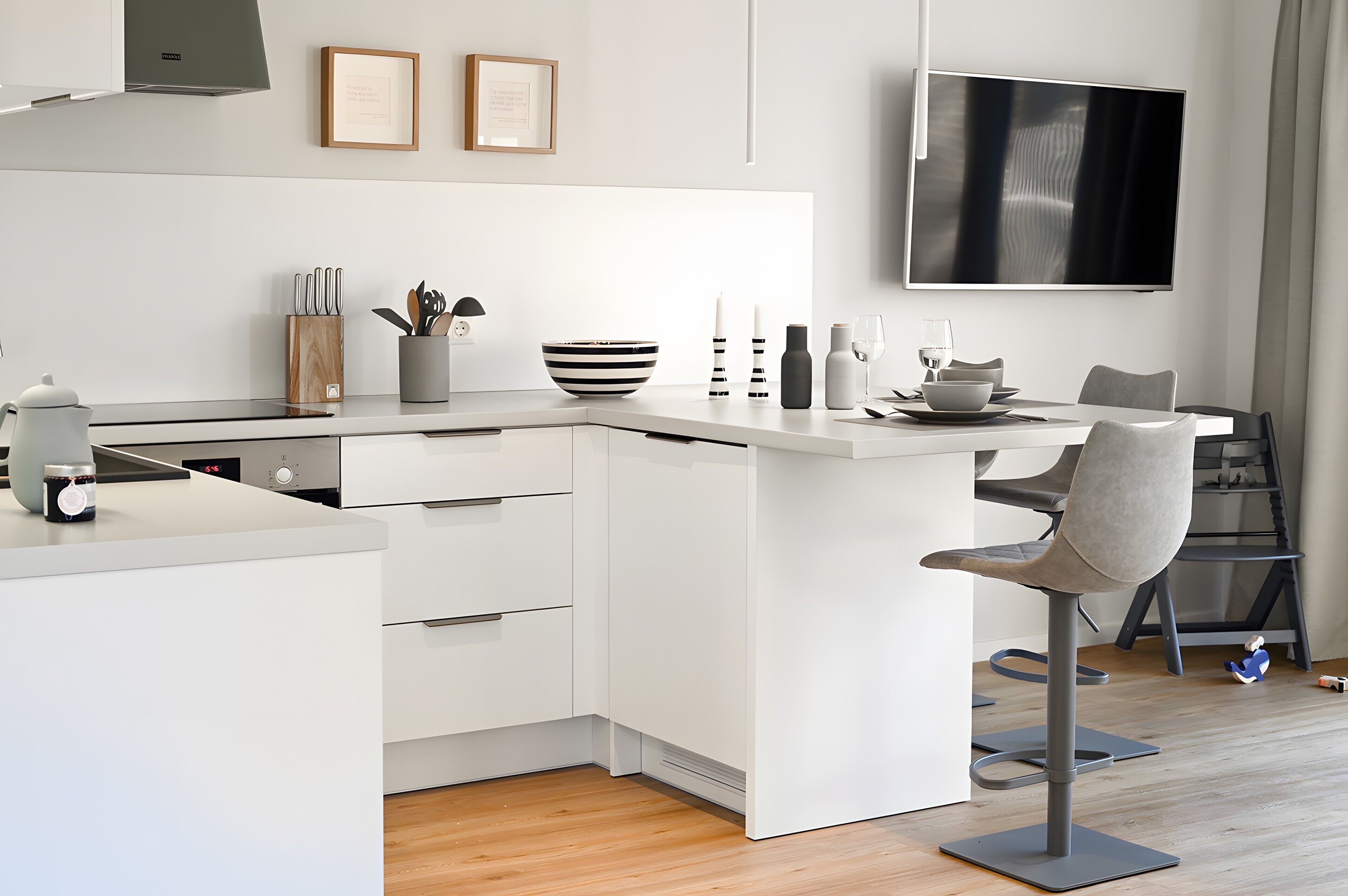 Fridge, oven, stovetop, dishwasher