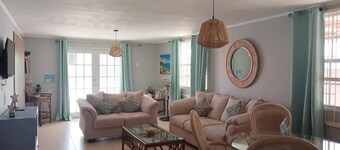 Charming 2-bedroom bungalow in fabulous Willemstad with AC