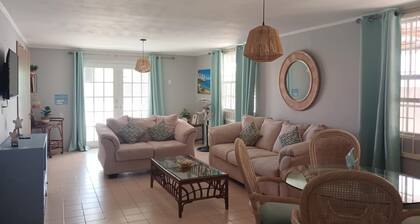 Charming 2-bedroom bungalow in fabulous Willemstad with AC