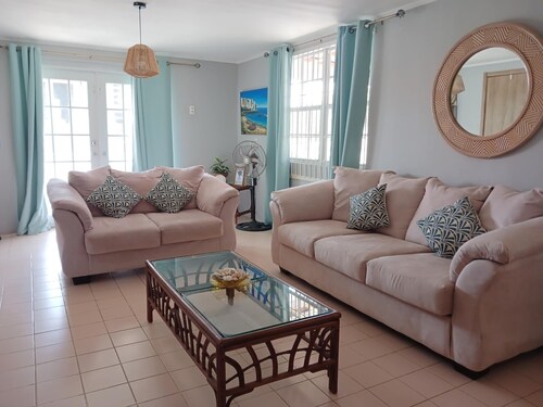 Charming 2-bedroom bungalow in fabulous Willemstad with AC