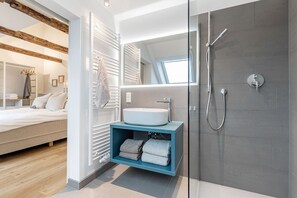 Shower, hair dryer, towels - Achterdörn Een – Beautiful Loft for Relaxation (Fehmarn)