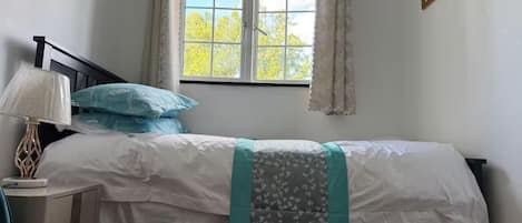4 habitaciones, tabla de planchar con plancha y wifi gratis