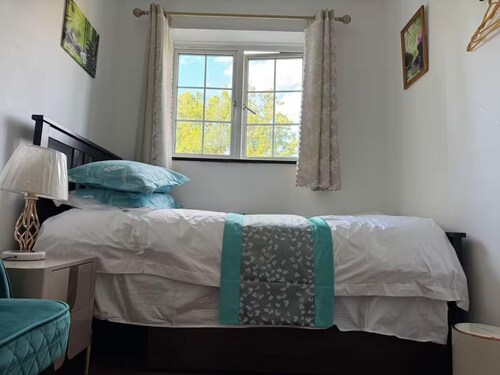 Zone1 House Sleeps 8 - 2 Mins to Station - Pets Ok