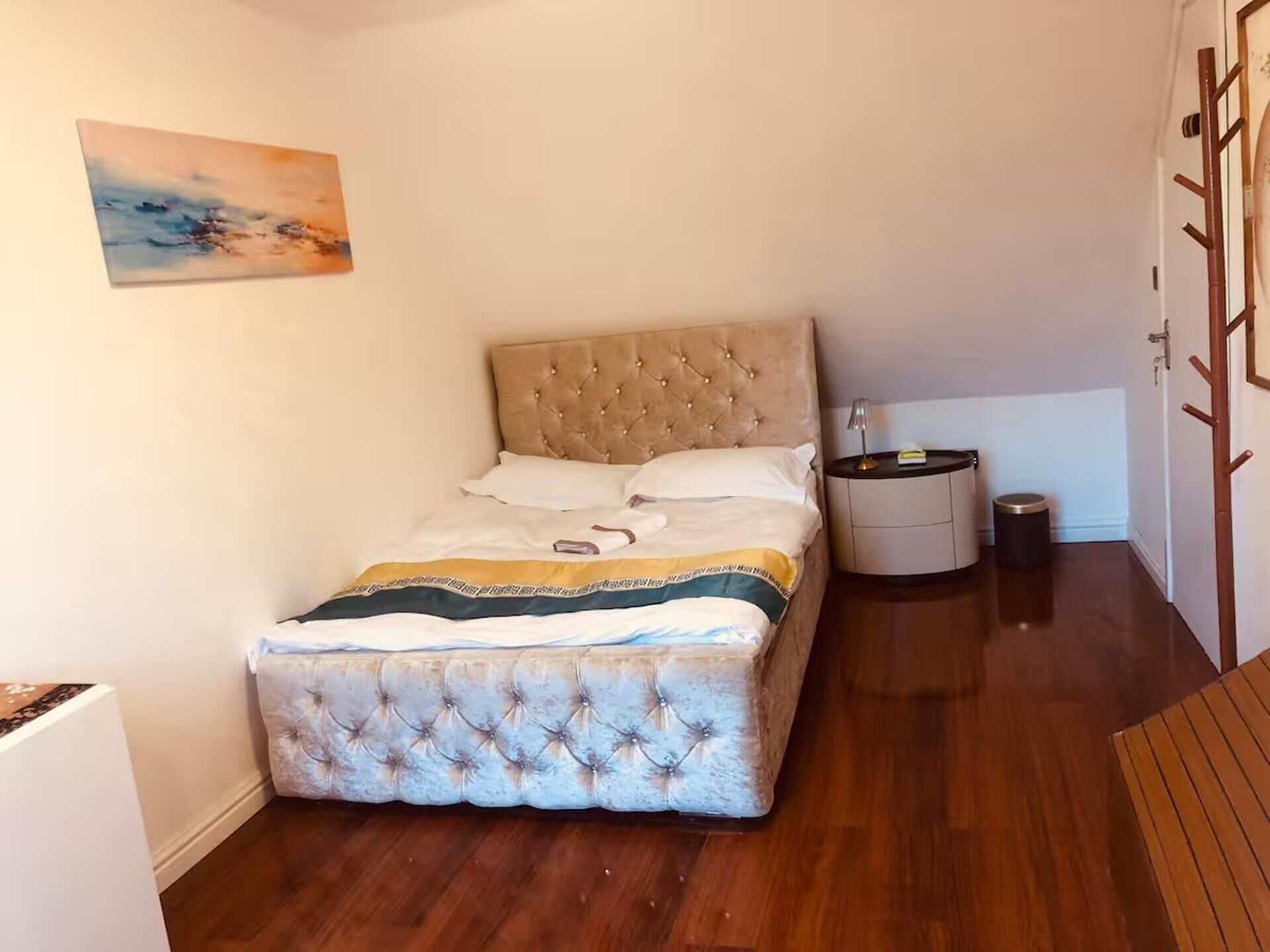 4 bedrooms, iron/ironing board, free WiFi, bed sheets