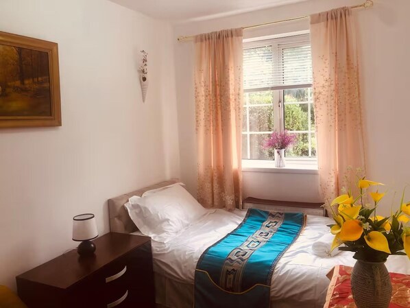 4 habitaciones, tabla de planchar con plancha y wifi gratis 