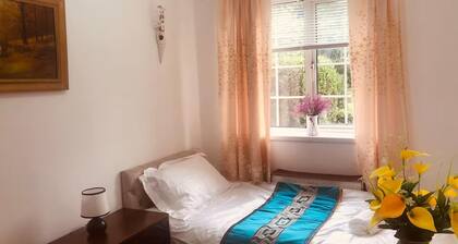 Zone1 House Sleeps 8 - 2 Mins to Station - Pets Ok