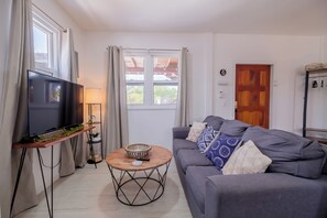 Smart TV - Casa Sirena Belize - Studio 1 Caye Caulker, Queen Size Bed w/Pool! (Caye Caulker)