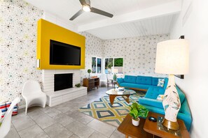 Smart TV, fireplace, table tennis