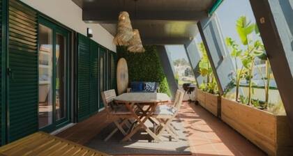 2-bedroom apartment- 7 min walk to the beach