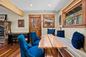House, Multiple Beds, Patio, Garden View (Cozy Aspen Haven) | Interior - Cozy Aspen Haven Stay for 6 (Truckee)