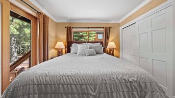 House, Multiple Beds, Patio, Garden View (Cozy Aspen Haven) | 3 bedrooms, individually decorated, individually furnished, desk