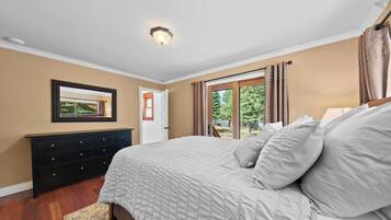 Ferienhaus, Mehrere Betten, Terrasse, Gartenblick (Cozy Aspen Haven) | 3 Schlafzimmer, individuell dekoriert, individuell eingerichtet