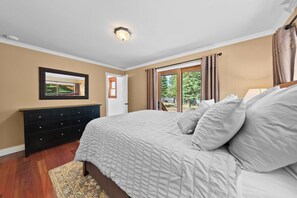 House, Multiple Beds, Patio, Garden View (Cozy Aspen Haven) | 3 bedrooms, individually decorated, individually furnished, desk