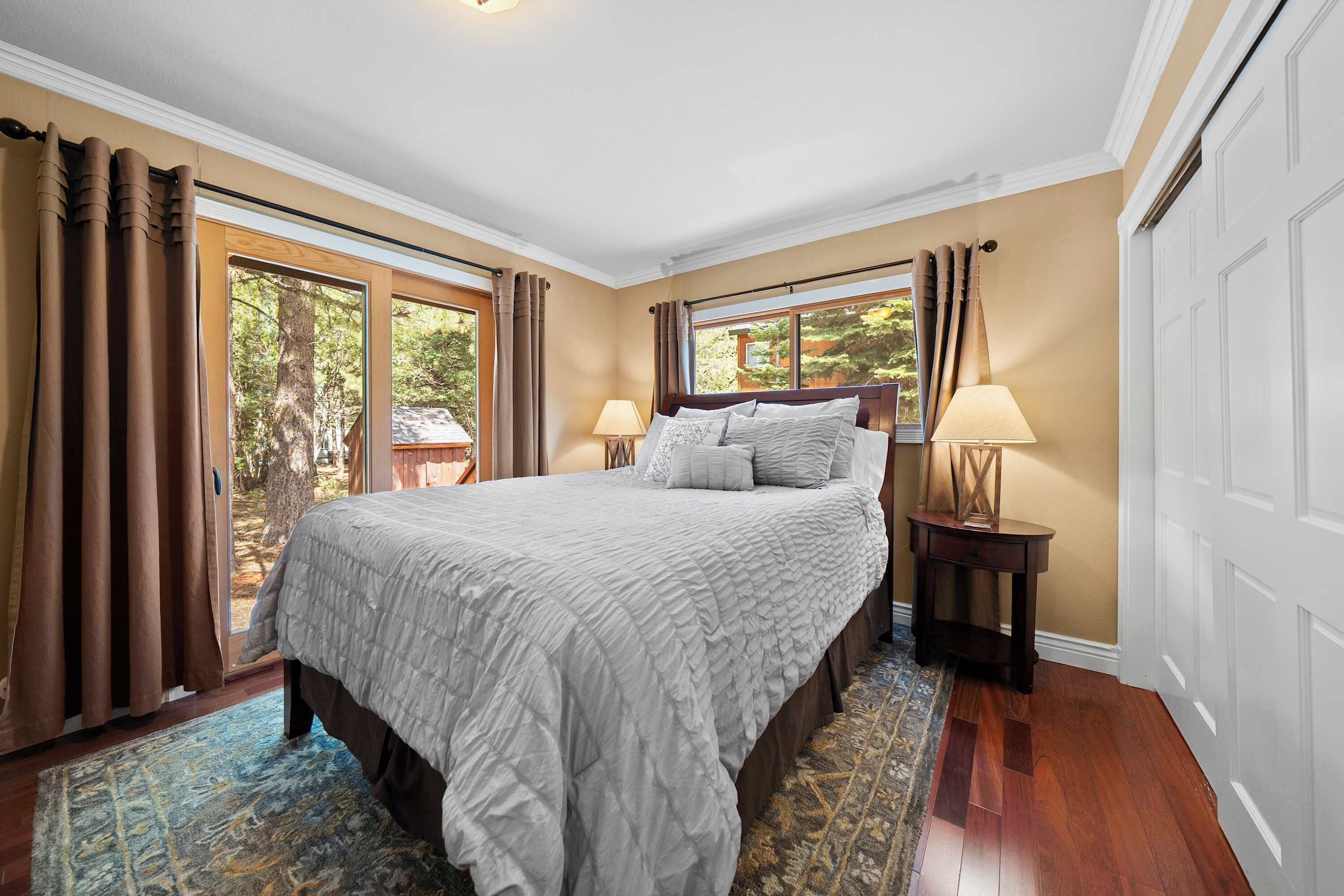 ハウス ベッド (複数台) パティオ ガーデンビュー (Cozy Aspen Haven) | 3 室のベッドルーム、客室ごとに異なる装飾、客室ごとに異なるインテリア、デスク