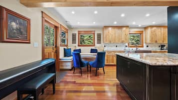 House, Multiple Beds, Patio, Garden View (Cozy Aspen Haven) | Interior