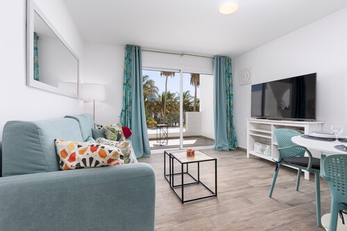 Home2Book Cozy Apt with Terrace near the Beach