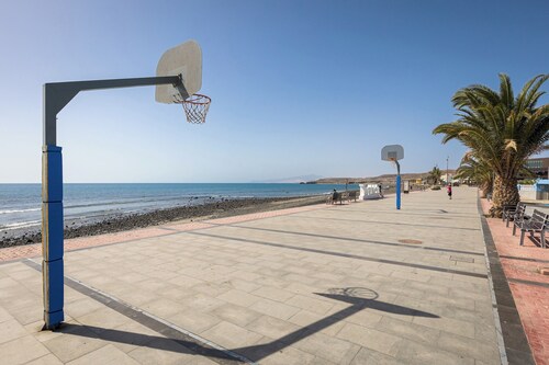 Home2Book Cozy Apt with Terrace near the Beach