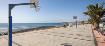 Home2Book Cozy Apt with Terrace near the Beach