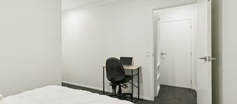 Modern 1BR Flat, Private Entry, Full Kitchen-30 Minutes' Drive to Wellington CBD