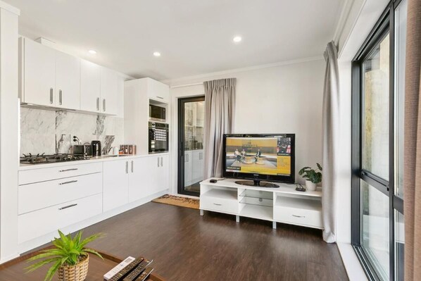 Room amenity - Modern 1BR Flat, Private Entry, Full Kitchen-30 Minutes' Drive to Wellington CBD (Upper Hutt)