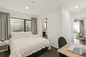 Apartment, 1 Bedroom, Mountain View | 2 bedrooms - Modern 1BR Flat, Private Entry, Full Kitchen-30 Minutes' Drive to Wellington CBD (Upper Hutt)