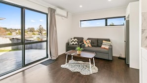 Apartment, 1 Bedroom, Mountain View | Living room