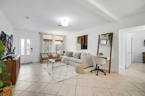 Smart TV, offices - Casa Dania | Family Beach Home with Playground (Dania Beach)