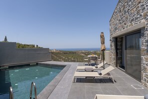 Villa, Smoking