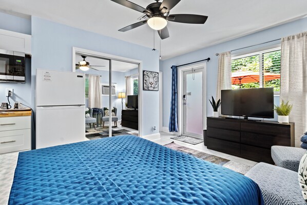 Iron/ironing board, WiFi, bed sheets