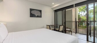 Lagoon Hideaway Swim out Nook at Temple Resort